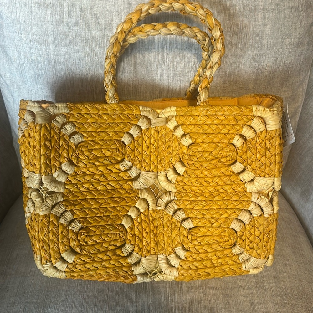 Straw basket handbag color “saffron & butter”